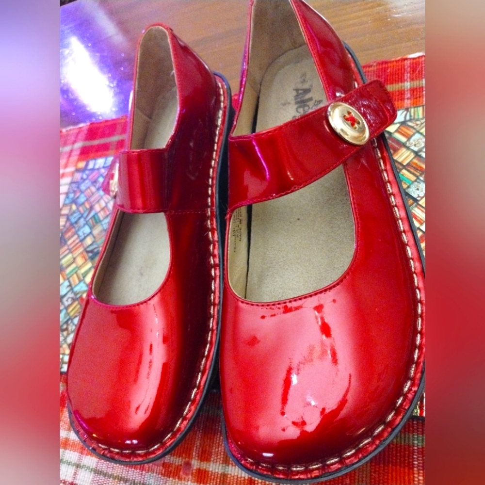Allegria by PG Lite Red Clogs 9.5
